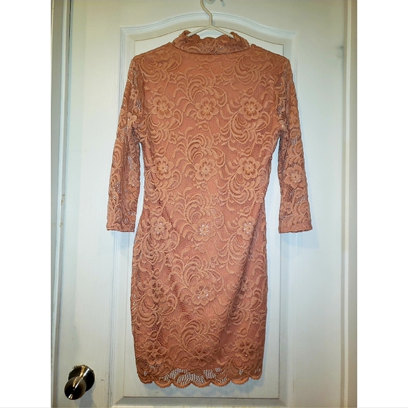 Dusty Pink Dress w/ Lace Detailing Size: L - Picture 3 of 3